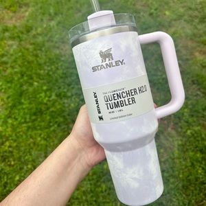 💜🤍NEW Stanley 40 oz Tumbler in WISTERIA TIE DYE